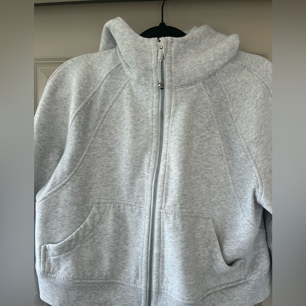 Lululemon Scuba Oversized Full Zip
Heathered Core Ultra Light Grey - Picture 4 of 10